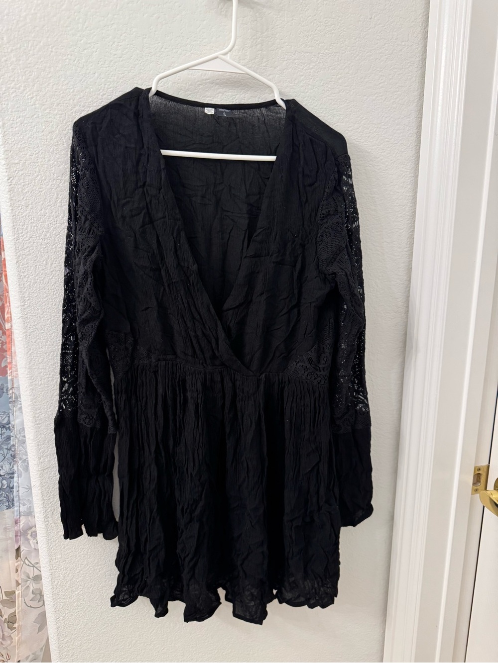Volcom Black Lace-Sleeve V-Neck Tunic Dress Large Womens